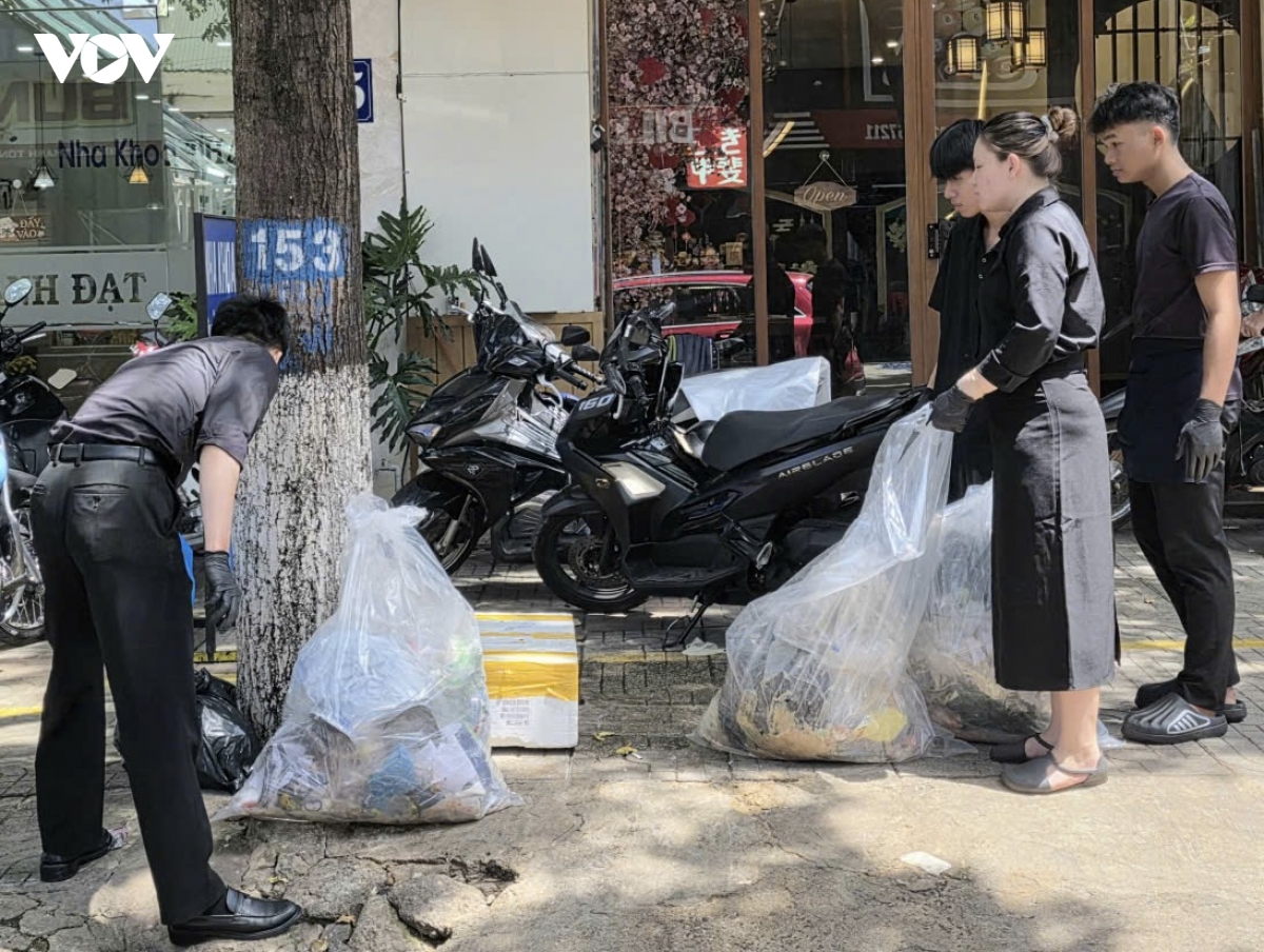 doanh nghiep bi no tien nen ngung xu ly rac, Dak lak chi dao khan hinh anh 2