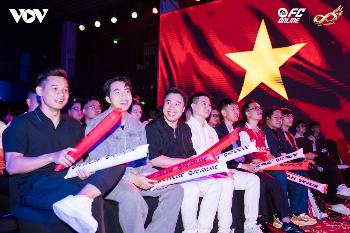 viet nam all stars thang nguoc thai lan all stars dip ky niem 8 nam fc online hinh anh 2