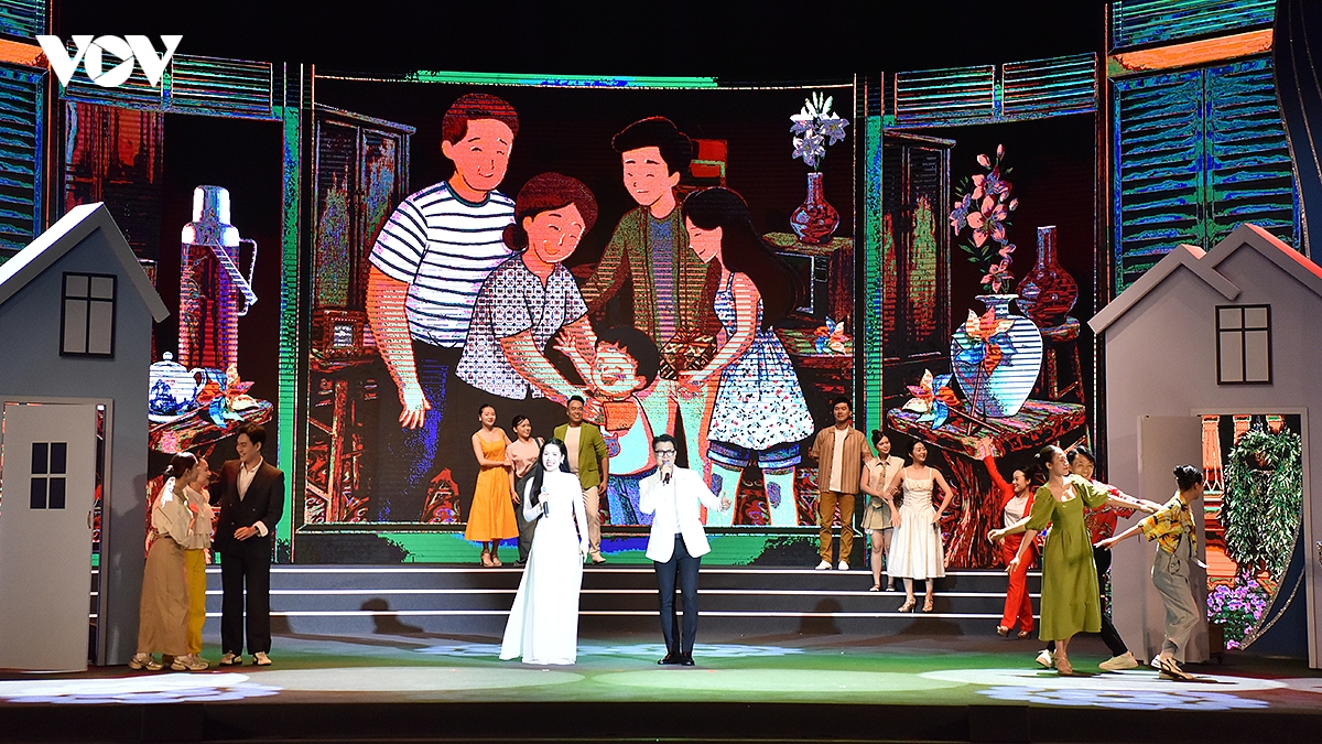 ha noi tuyen duong 126 gia dinh van hoa tieu bieu, lan toa gia tri gia dinh hinh anh 1