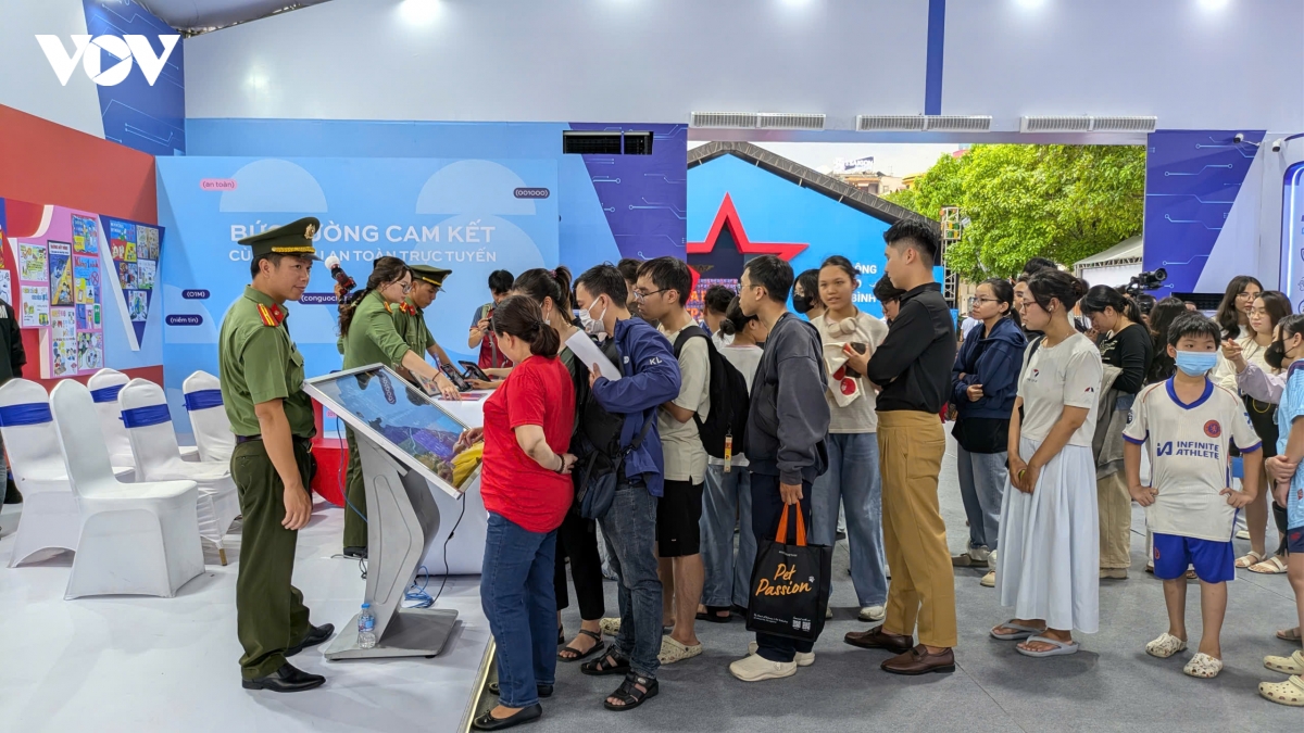 khai mac chuoi su kien to quoc binh yen tai tp.hcm hinh anh 6