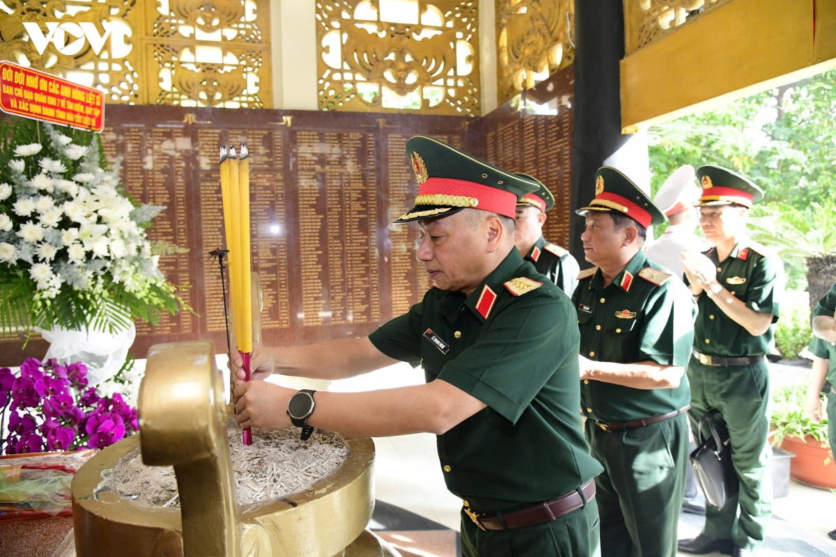 thuong tuong le quang minh dong vien luc luong tim kiem hai cot liet liet si hinh anh 2