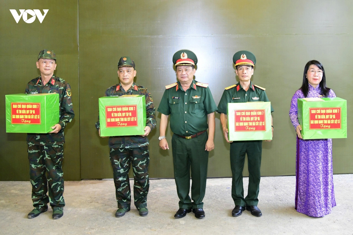 thuong tuong le quang minh dong vien luc luong tim kiem hai cot liet liet si hinh anh 4