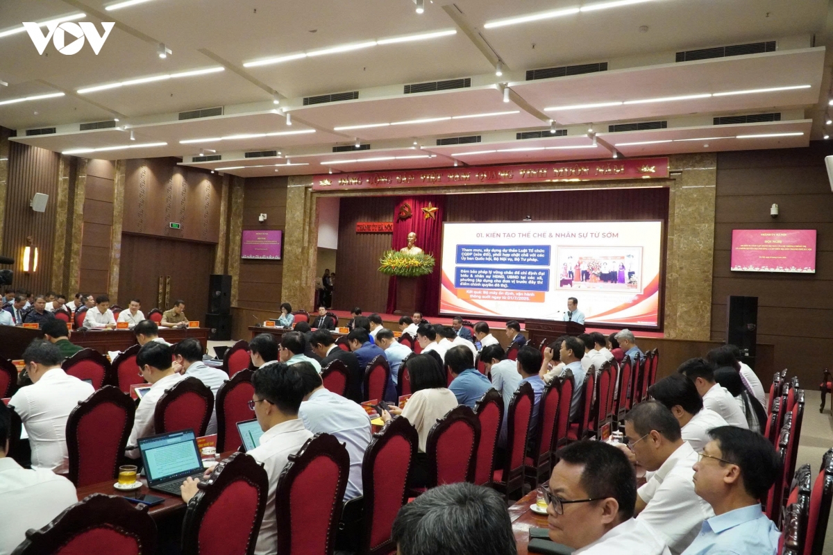 mot nam van hanh chinh quyen hai cap, ha noi go nhieu diem nghen hinh anh 1