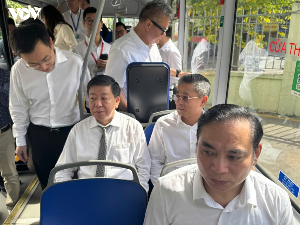 Hà Nội khai trương hệ thống vé điện tử liên thông cho giao thông công cộng