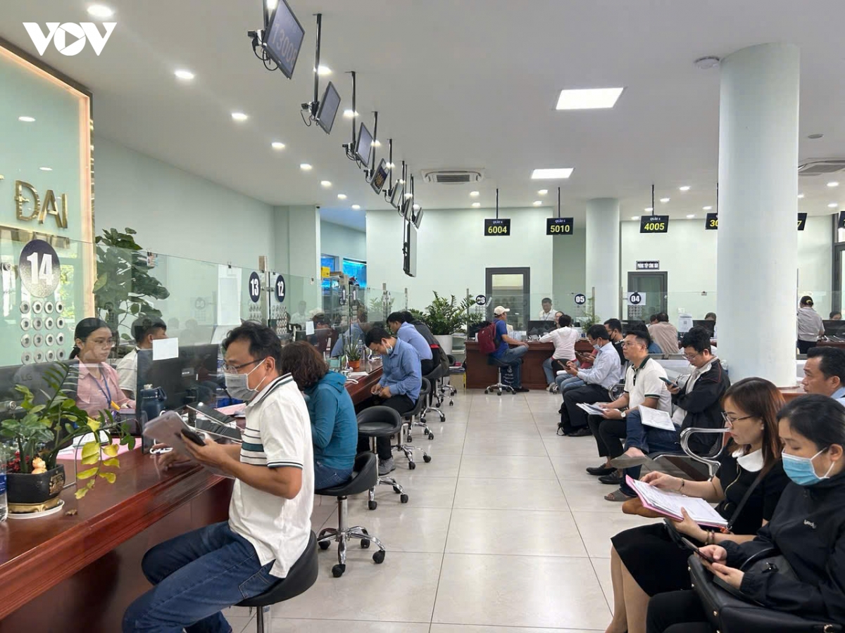 Người dân TP.HCM ngồi nhà vẫn làm được thủ tục sang tên, thế chấp sổ hồng