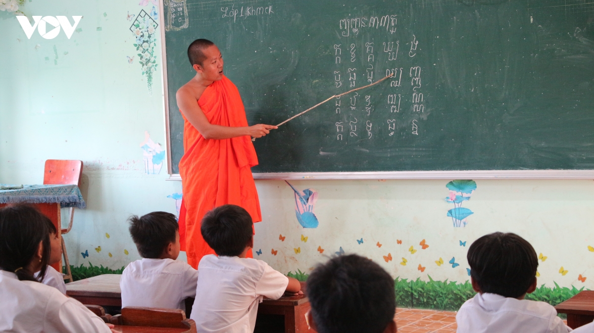 he ve, nha chua day chu khmer mien phi cho hoc sinh hinh anh 1