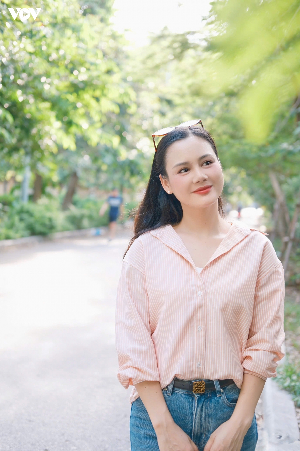 huyen sam ke hau truong khoc suot 2 ngay khi quay phia ben kia thanh pho hinh anh 6