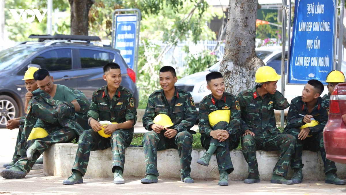 bo doi Dak lak vuot nang, thang mua ho tro xay truong o bien gioi hinh anh 9