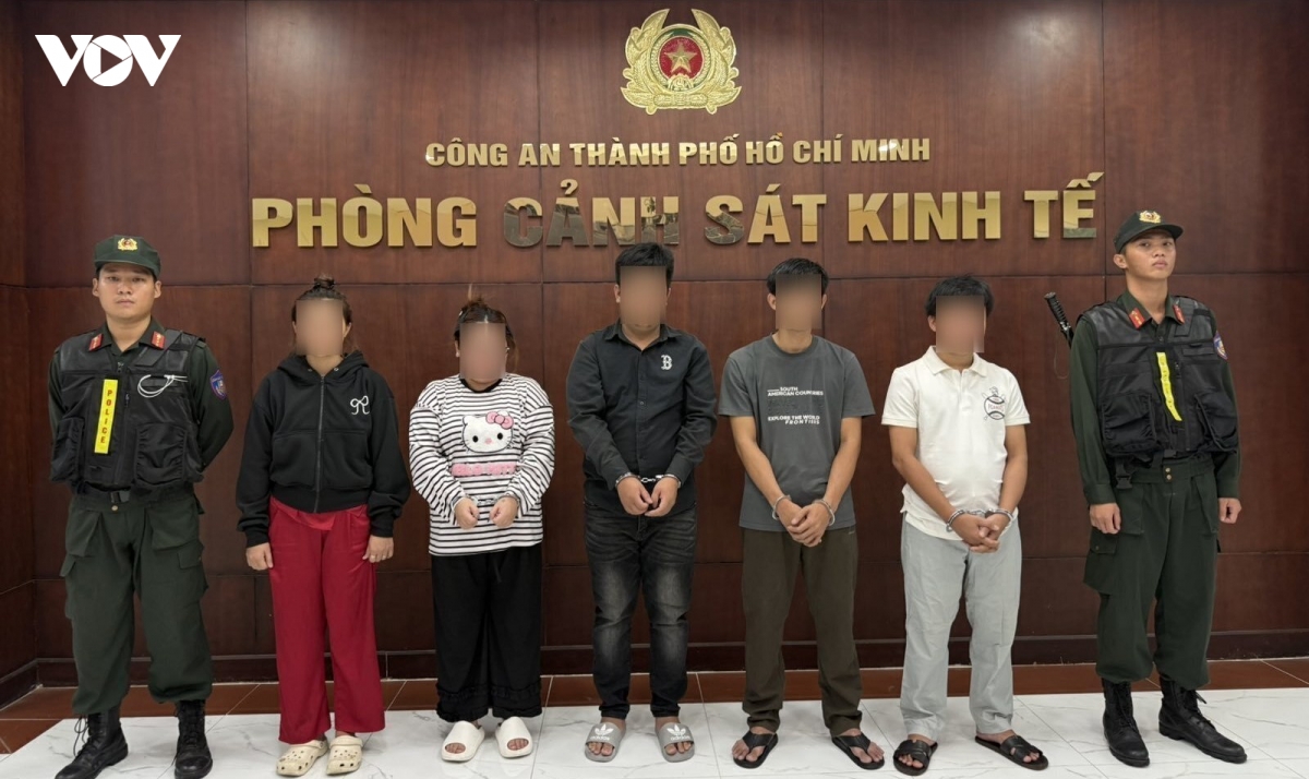bat 5 bi can san xuat hang giay dep gia nhan hieu tai tp.hcm hinh anh 1