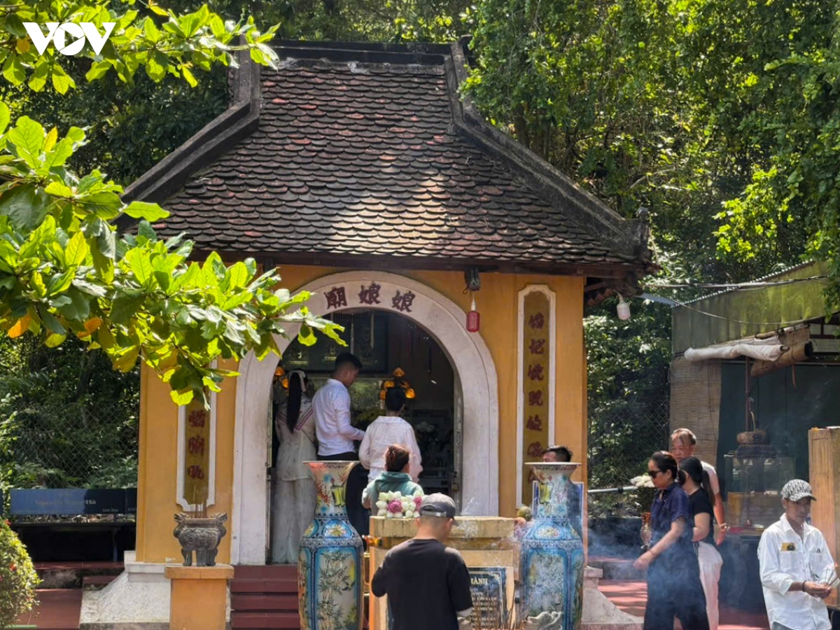 mieu ngu hanh - diem den tam linh binh yen giua long con Dao hinh anh 3