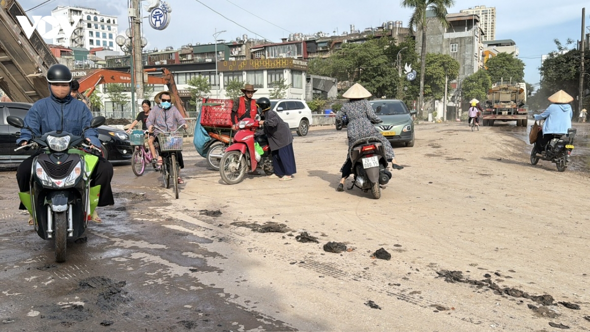 bun dat vai khap duong dan sinh khi thi cong du an kenh la khe, nguoi dan bat an hinh anh 10