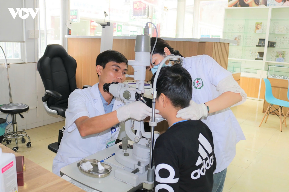 Cận thị từ 3 diop trở lên được Hà Nội hỗ trợ điều trị