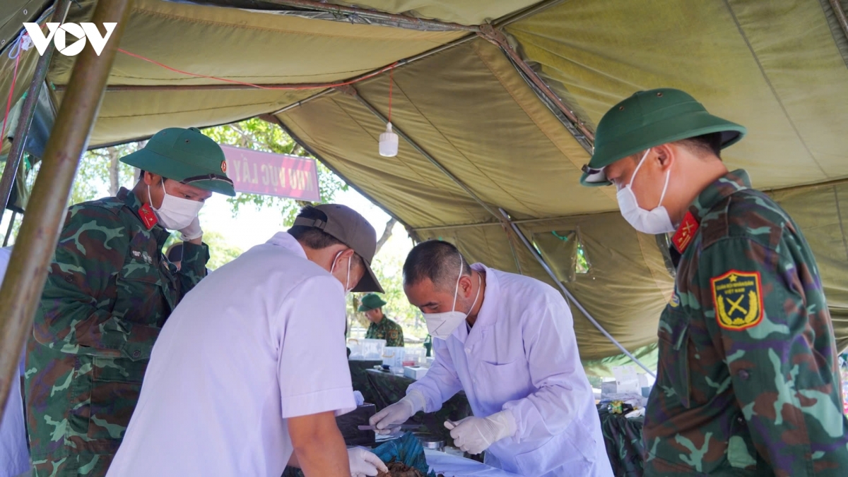 khong quan ngay dem lay mau adn tim lai danh tinh hon 22.000 liet si tai quang tri hinh anh 8