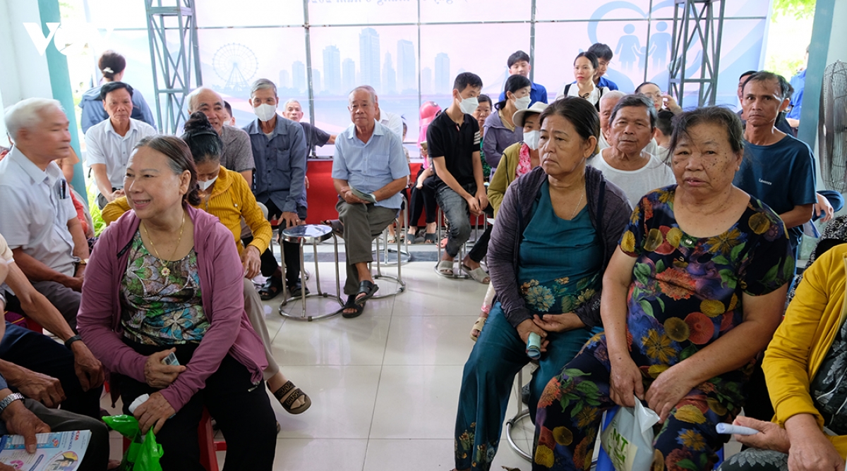 nguoi dan Da nang phan khoi duoc kham suc khoe mien phi hinh anh 2