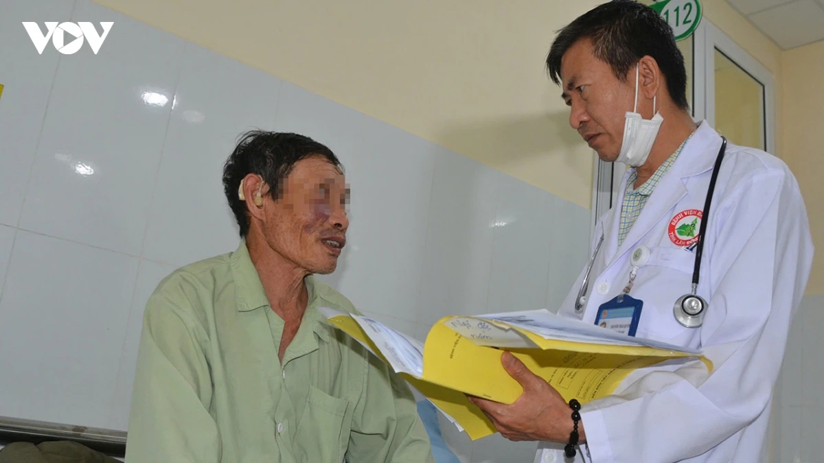 4 nguoi nhap vien sau bua com co nam rung hinh anh 1