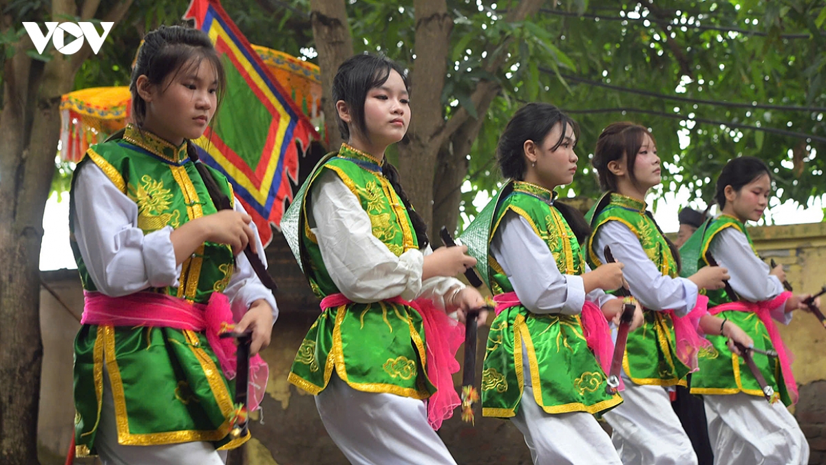 cuoi nga nghieng xem trai lang thi bat vit tai le hoi truyen thong Dinh chem hinh anh 17