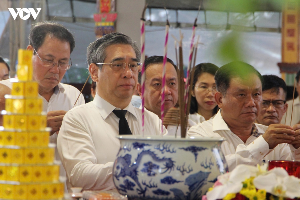tp.hcm to chuc cau sieu liet sy, dong bao yeu nuoc tai cong vien le thi rieng hinh anh 1
