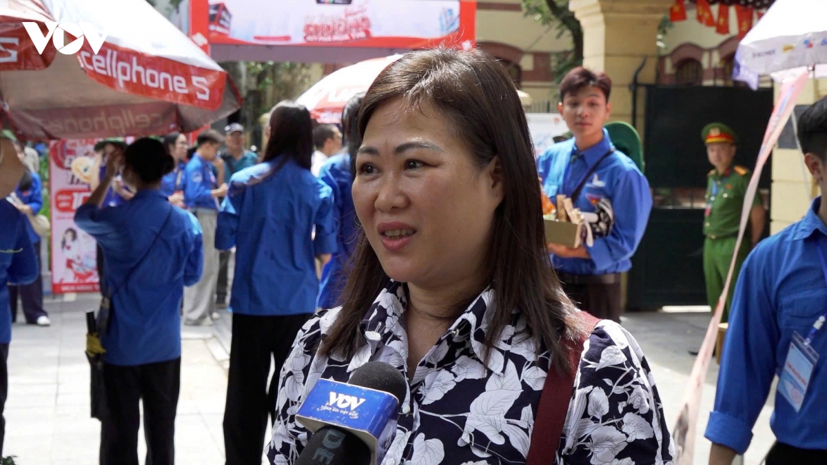 thi tot nghiep thpt truoc gio g thi sinh giu binh tinh, phu huynh giam ap luc hinh anh 5