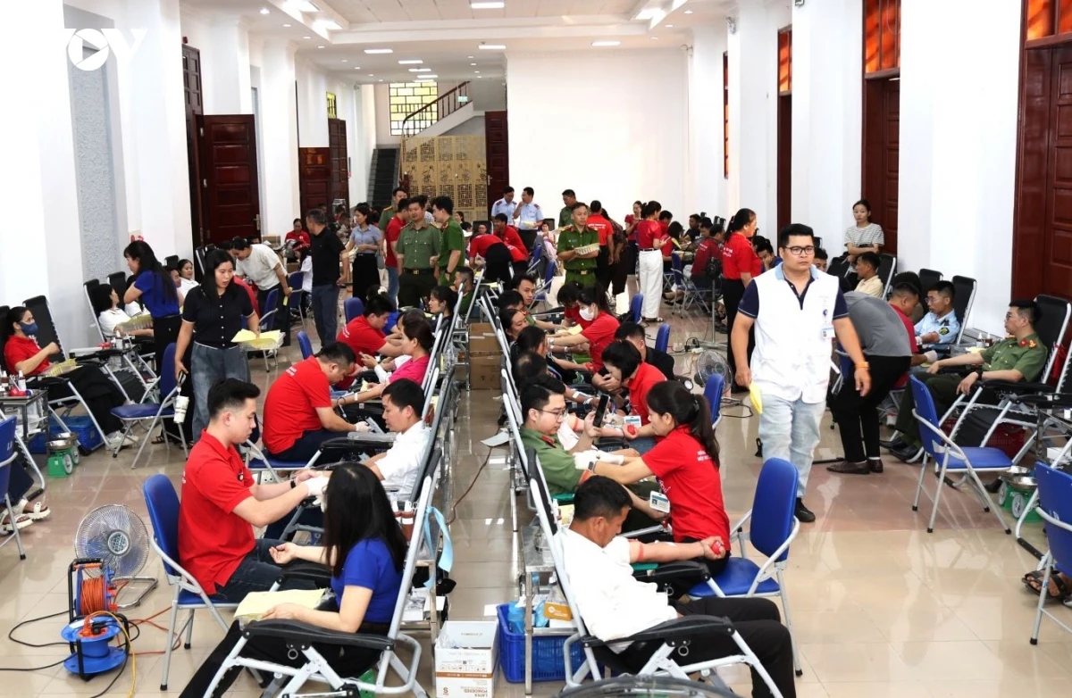 hon 3.000 nguoi dan lai chau dang ky hien mau tinh nguyen hinh anh 2