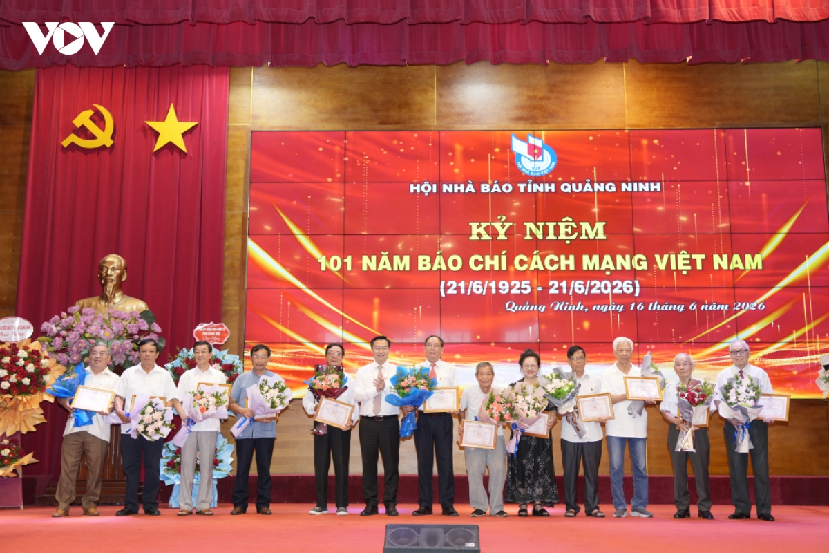 quang ninh 56 tac pham bao chi xuat sac duoc vinh danh hinh anh 2