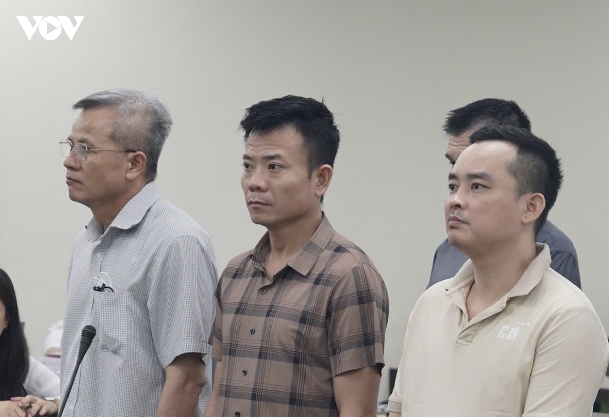 cuu chu tich cong ty nam trieu khai truoc toa rang bi nhan vien do het toi hinh anh 1