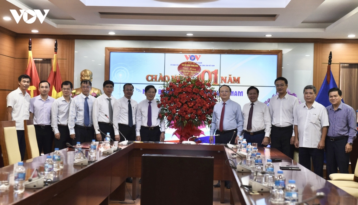 vov khang dinh vai tro bao chi chu luc dua chu truong cua Dang den voi nhan dan hinh anh 5