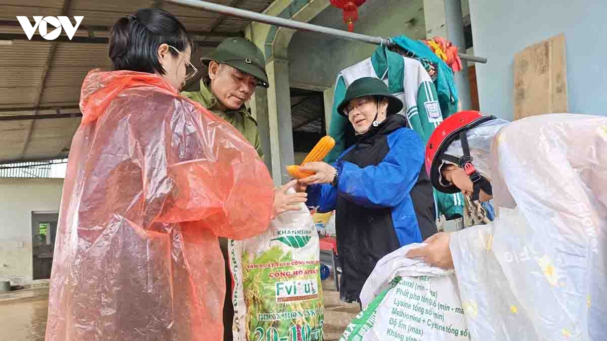 mua lu cao bang muc nuoc song dang cao, nhieu ho dan phai di doi tai san hinh anh 4