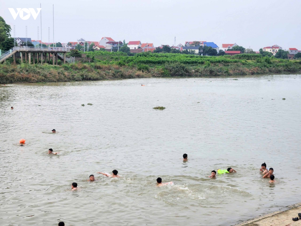 canh bao nguy hiem tu cac bai tam tu phat tren song o bac ninh hinh anh 3
