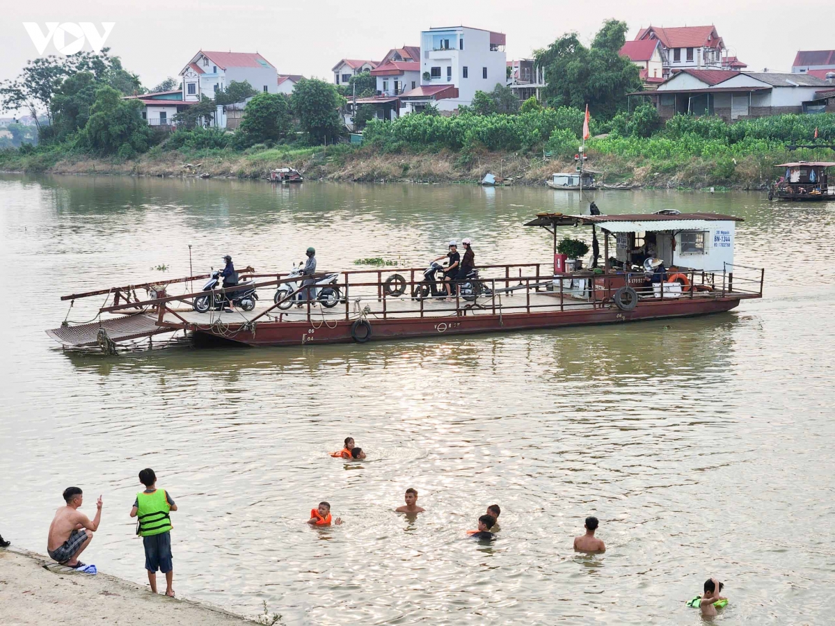 canh bao nguy hiem tu cac bai tam tu phat tren song o bac ninh hinh anh 2