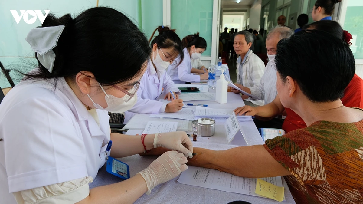 nguoi dan Da nang phan khoi duoc kham suc khoe mien phi hinh anh 6