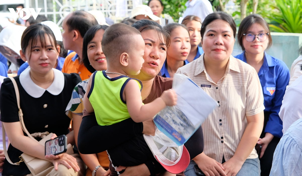 nguoi dan Da nang phan khoi duoc kham suc khoe mien phi hinh anh 7