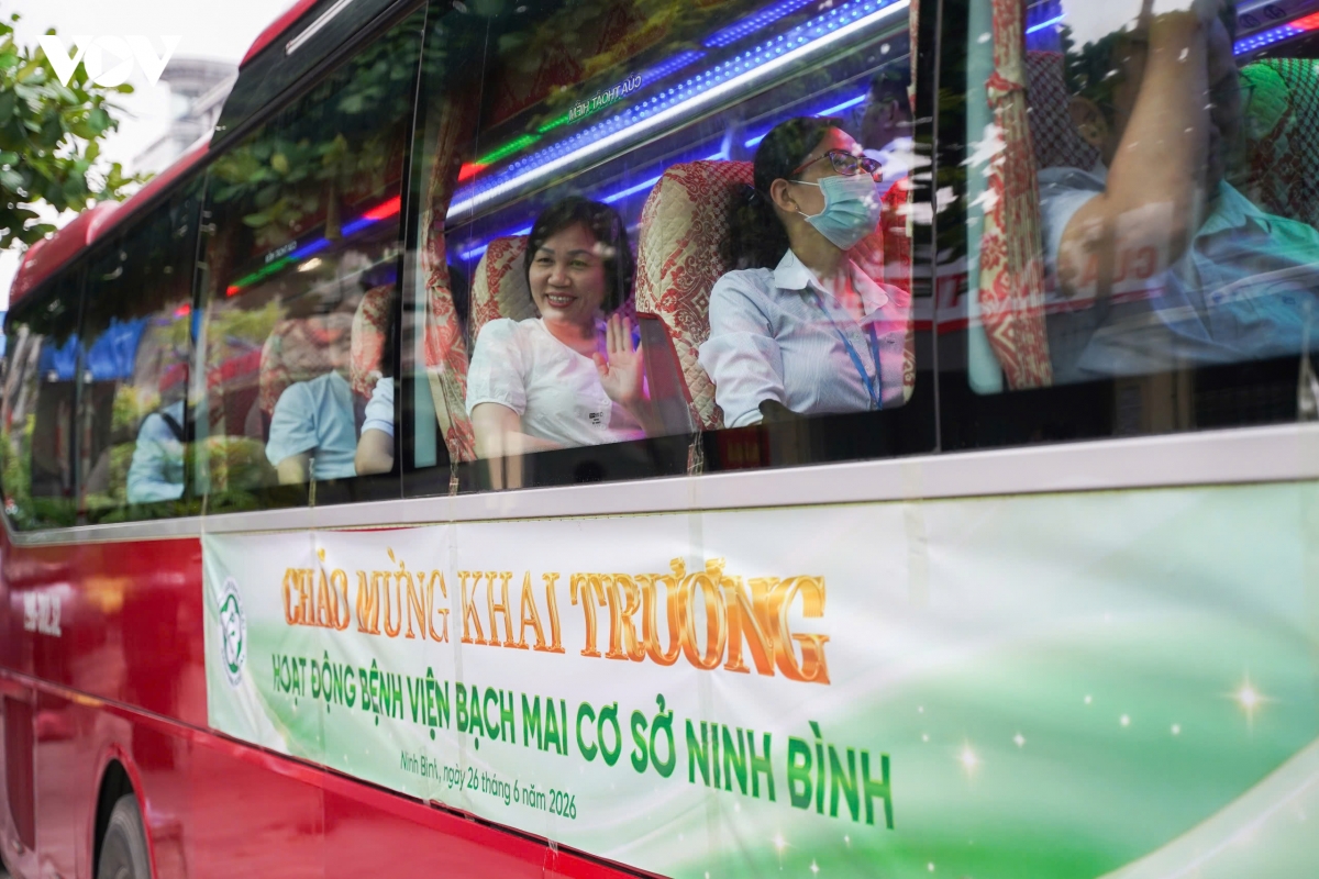  Doan tau bach mai dau tien dua hon 500 y bac si den lam viec tai co so ninh binh hinh anh 15