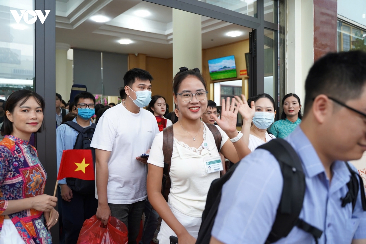  Doan tau bach mai dau tien dua hon 500 y bac si den lam viec tai co so ninh binh hinh anh 13