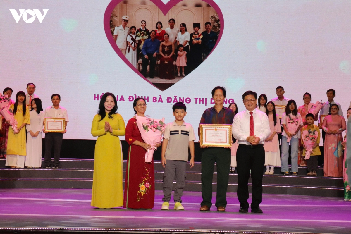 Gia đình chính là kênh tiếp nhận, lan tỏa chính sách nhanh nhất
