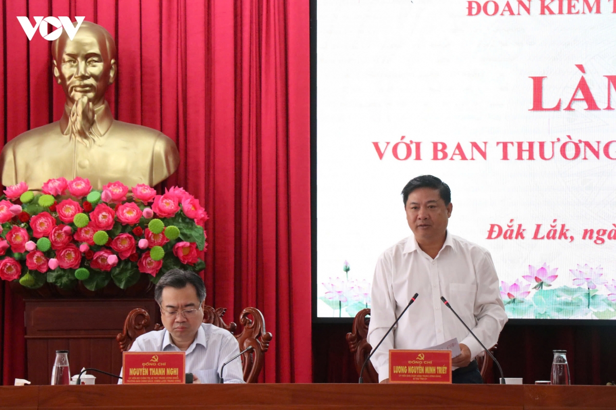 Doan kiem tra cua bo chinh tri lam viec voi ban thuong vu tinh uy Dak lak hinh anh 2