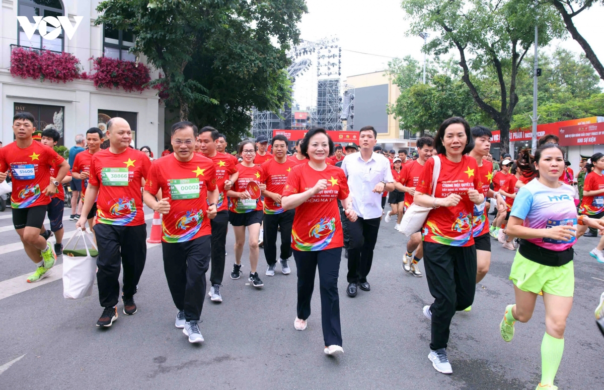 Phó Thủ tướng dự giải chạy hưởng ứng tháng hành động phòng chống ma túy