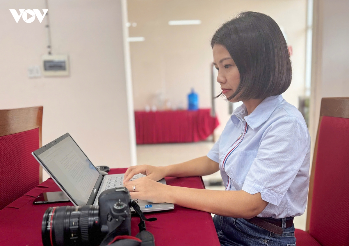  phong vien xa phuong thoi fanpage, ai hinh anh 2