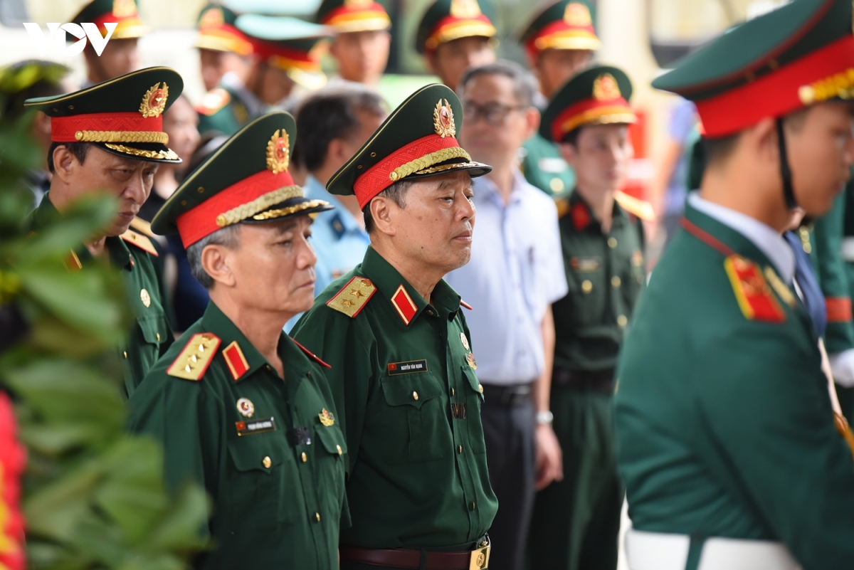tien biet anh hung la van cau ve noi an nghi cuoi cung hinh anh 5