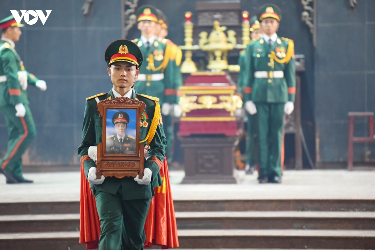 tien biet anh hung la van cau ve noi an nghi cuoi cung hinh anh 11