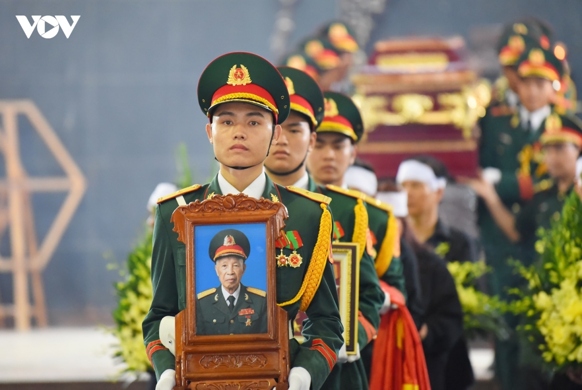 tien biet anh hung la van cau ve noi an nghi cuoi cung hinh anh 12