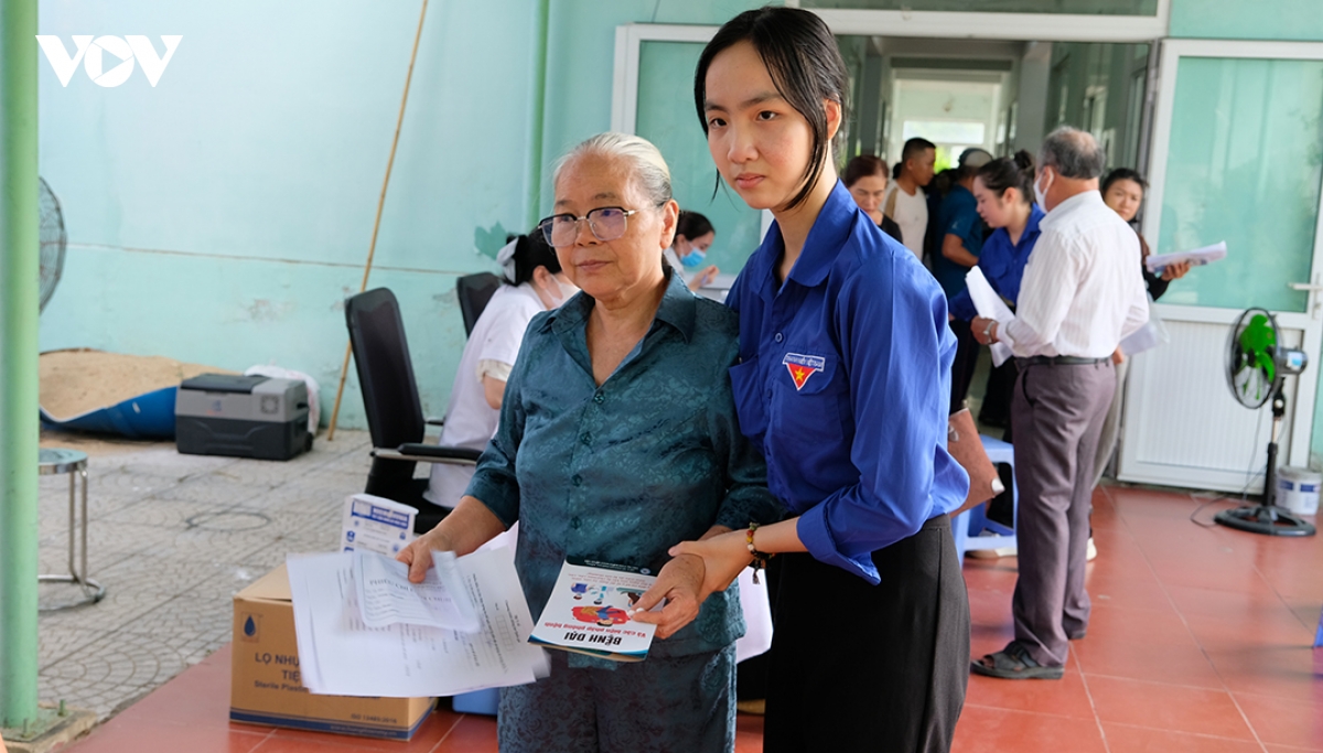 nguoi dan Da nang phan khoi duoc kham suc khoe mien phi hinh anh 8