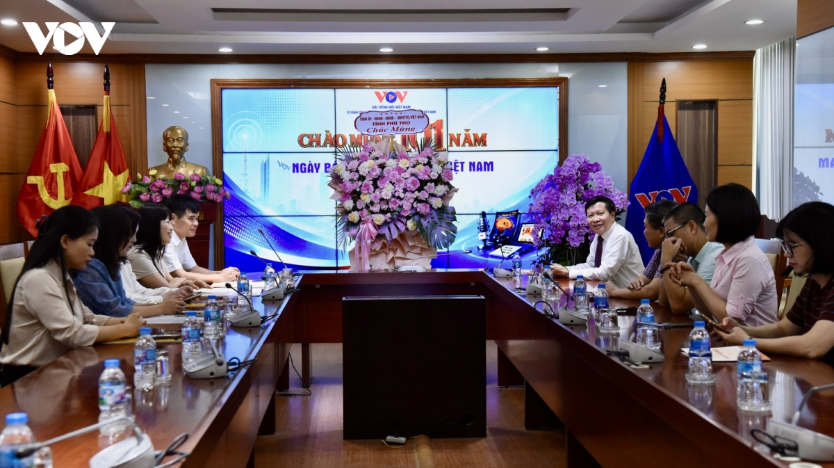 vov khang dinh vai tro bao chi chu luc dua chu truong cua Dang den voi nhan dan hinh anh 12