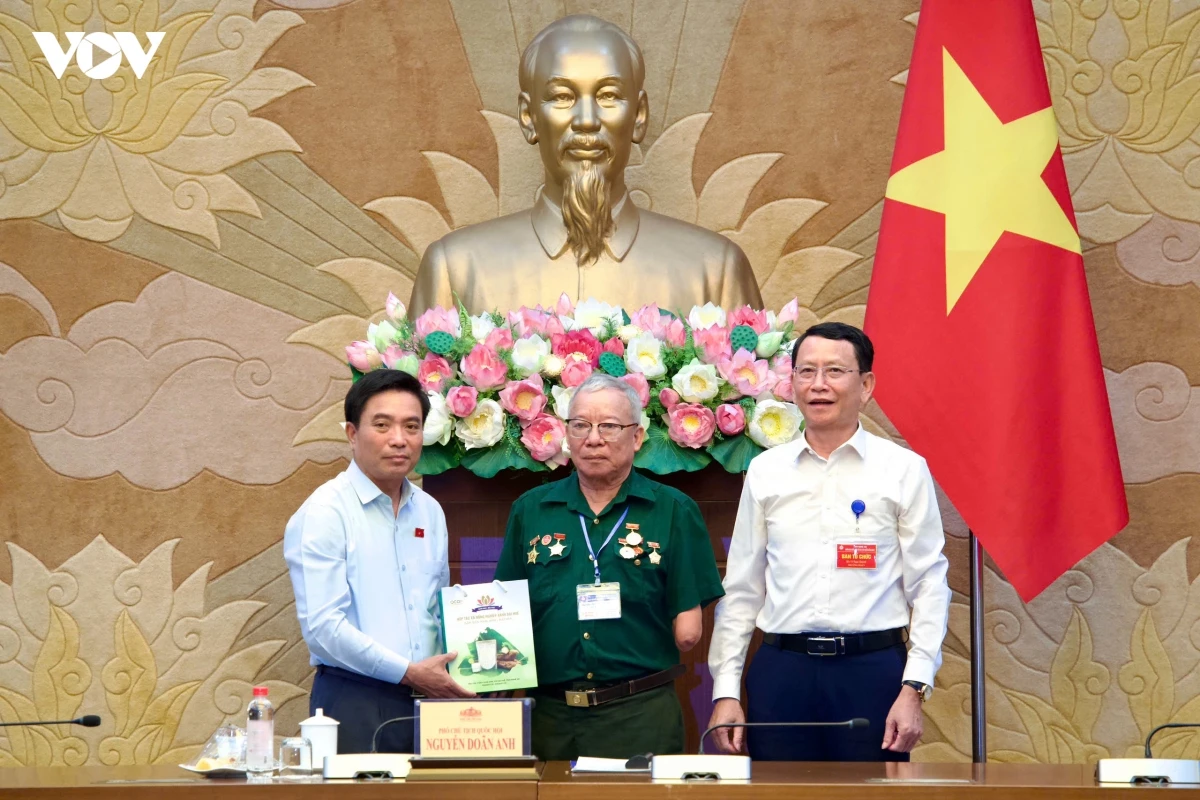 pho chu tich quoc hoi nguyen doan anh gap mat Doan dai bieu nguoi co cong nghe an hinh anh 4