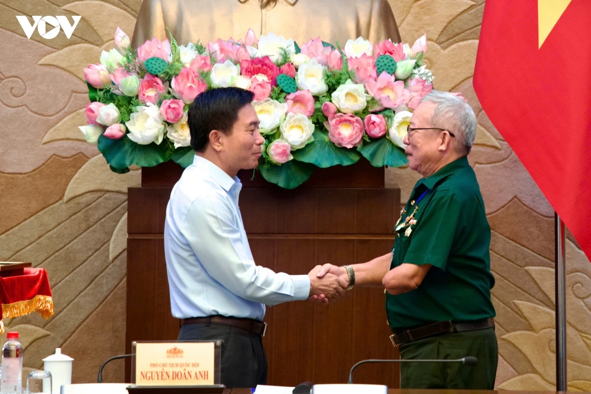 pho chu tich quoc hoi nguyen doan anh gap mat Doan dai bieu nguoi co cong nghe an hinh anh 5
