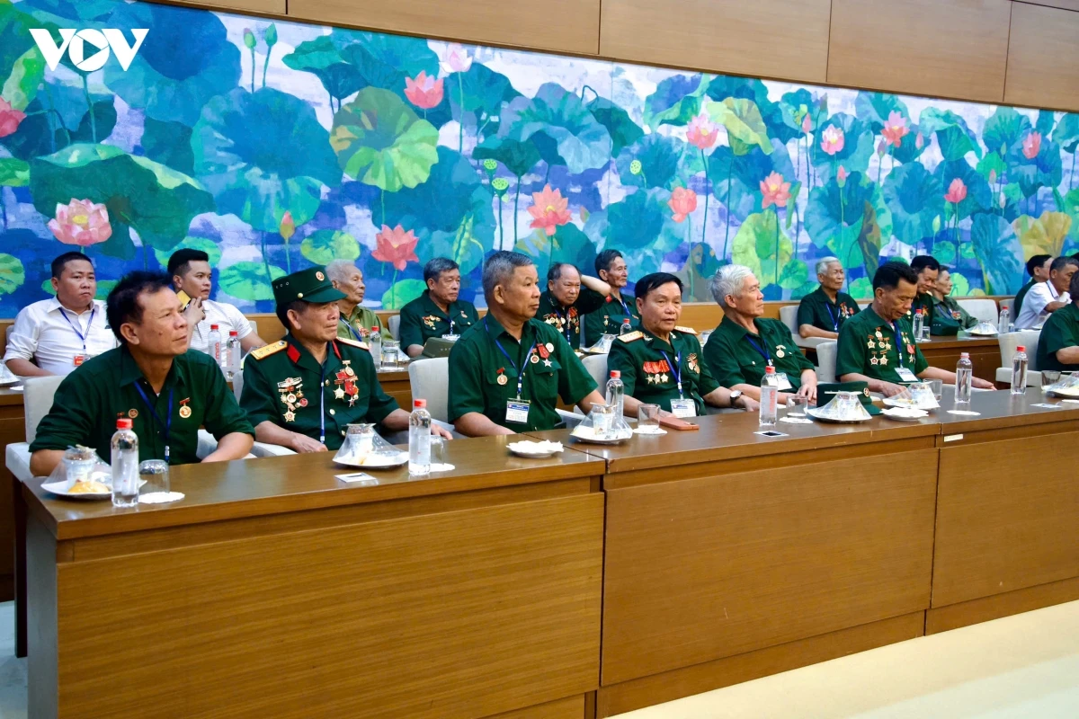 pho chu tich quoc hoi nguyen doan anh gap mat Doan dai bieu nguoi co cong nghe an hinh anh 3