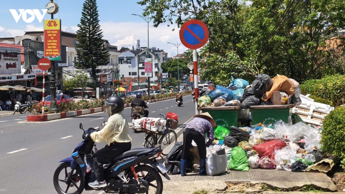 Da lat un u rac thai vi nha may xu ly duy nhat ngung tiep nhan hinh anh 1
