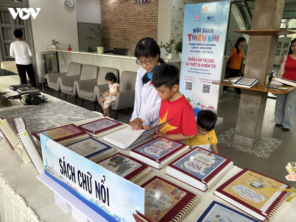 Lần đầu Hội sách thiếu nhi TP.HCM có không gian đọc sách dành cho người khiếm thị