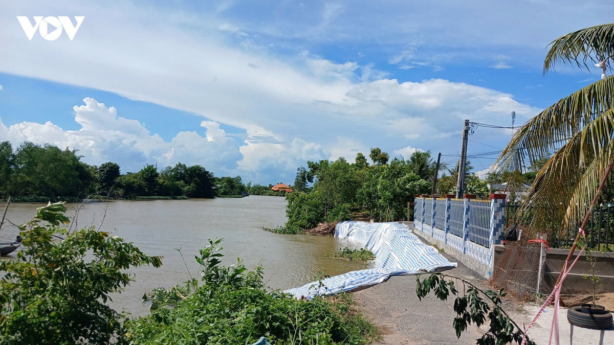 sat lo ven song cat dut duong giao thong, uy hiep nha dan o Dong thap hinh anh 2