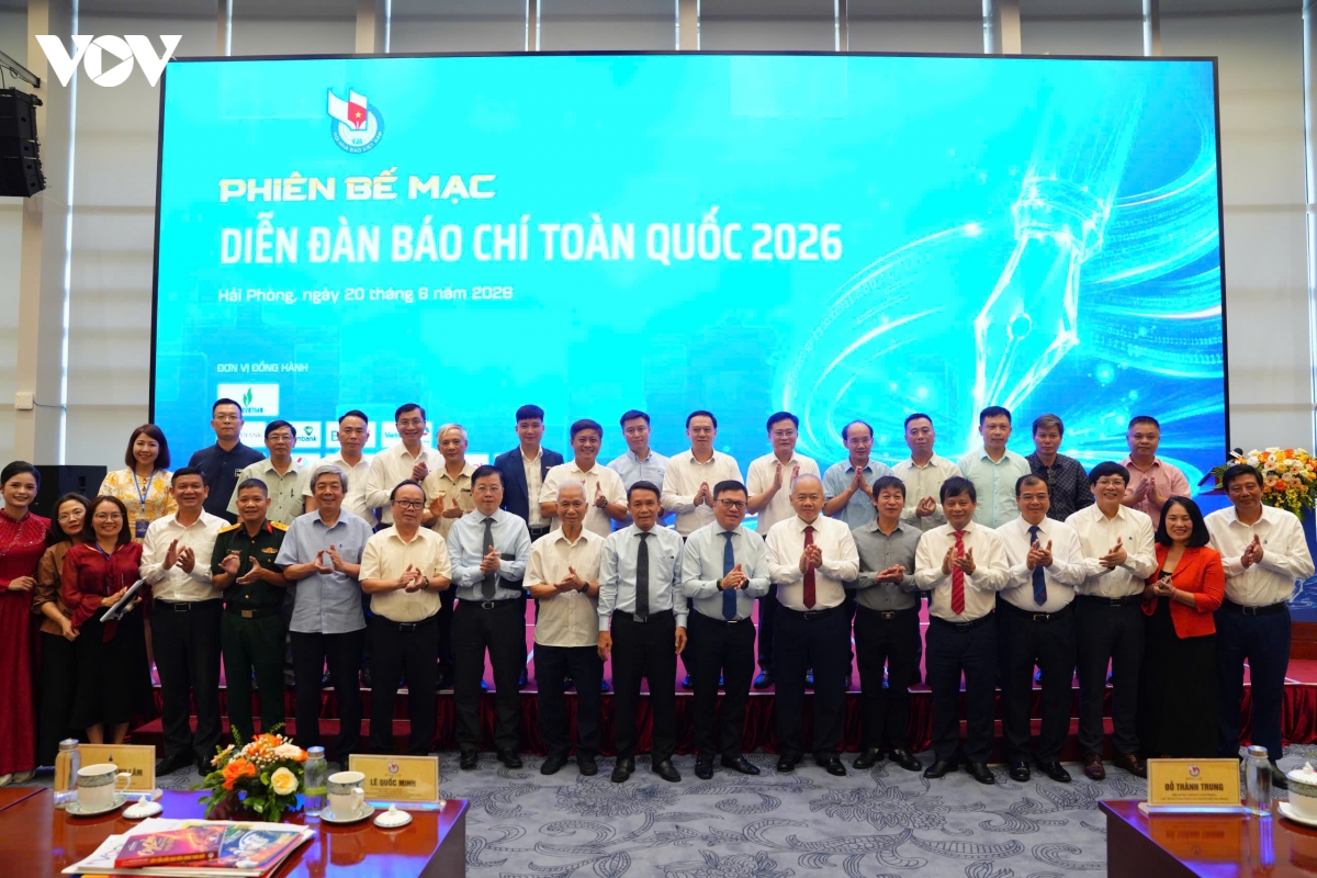 Thông qua 10 nguyên tắc dùng AI trong báo chí
