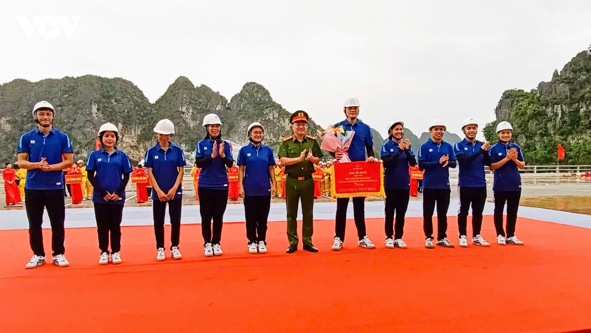 quang ninh to lien gia thuan thuc ky nang xu ly chay trong 5 phut vang hinh anh 15